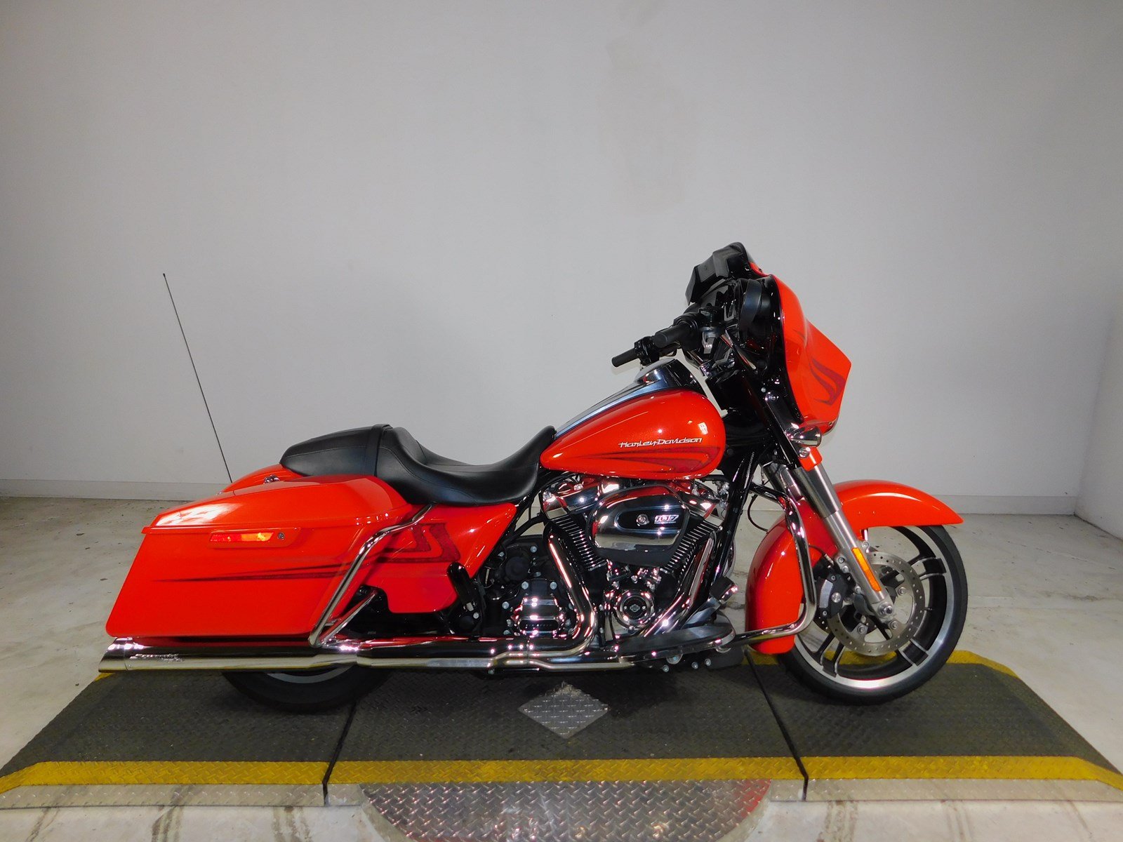 Pre Owned 2017 Harley Davidson Street Glide Special Flhxs Touring In 