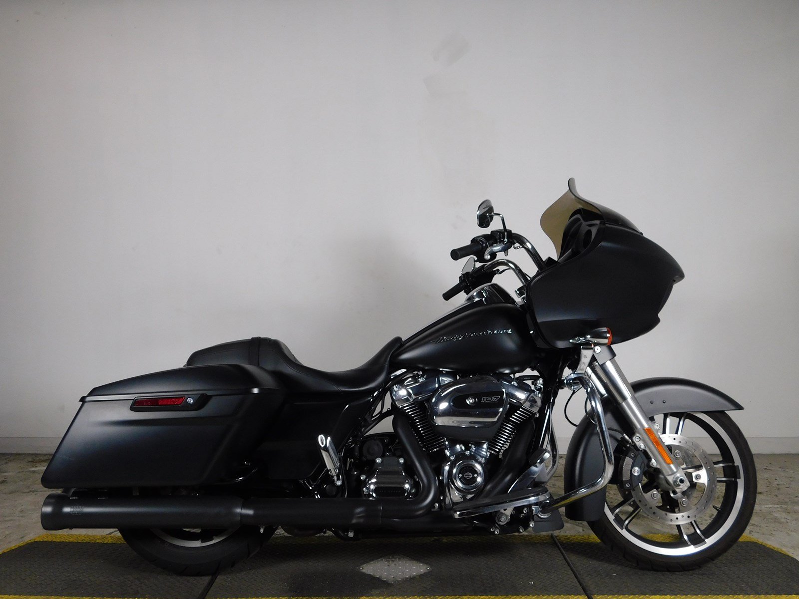 Gloss black Harley touring Up to 2014 Saddlebag handle bar/grips and face covers