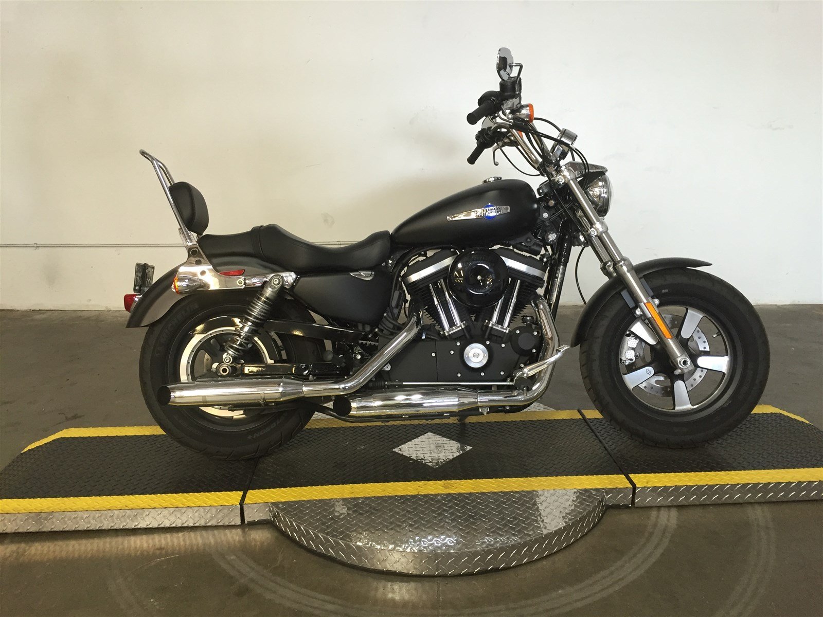 Pre-owned 2016 Harley-davidson Sportster 1200 Custom Xl1200c Sportster 