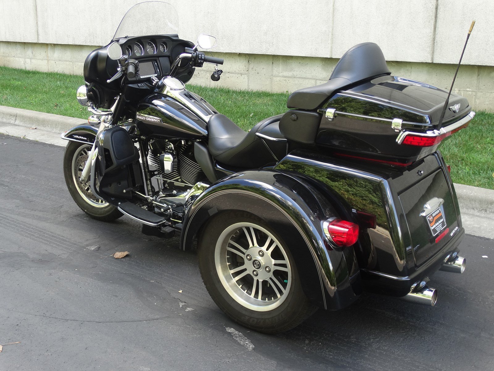 Pre-Owned 2016 Harley-Davidson Trike Tri Glide Ultra Classic FLHTCUTG ...