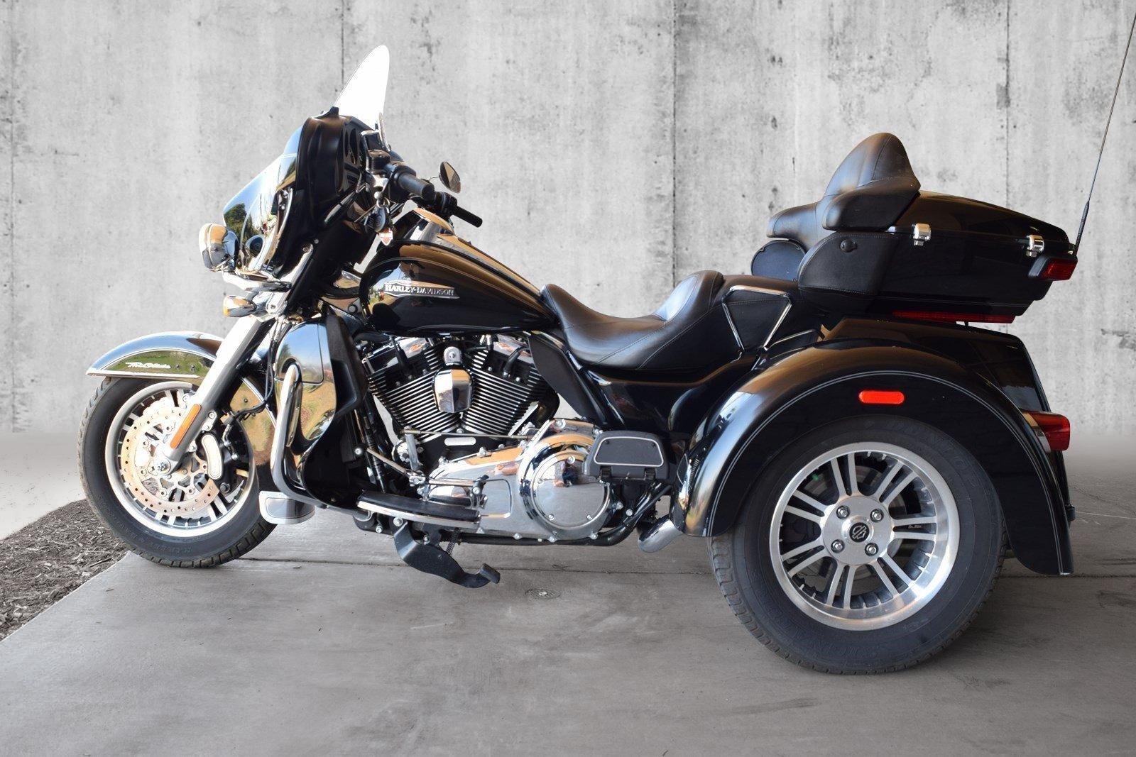 Pre-Owned 2015 Harley-Davidson Trike Tri Glide Ultra Classic FLHTCUTG ...