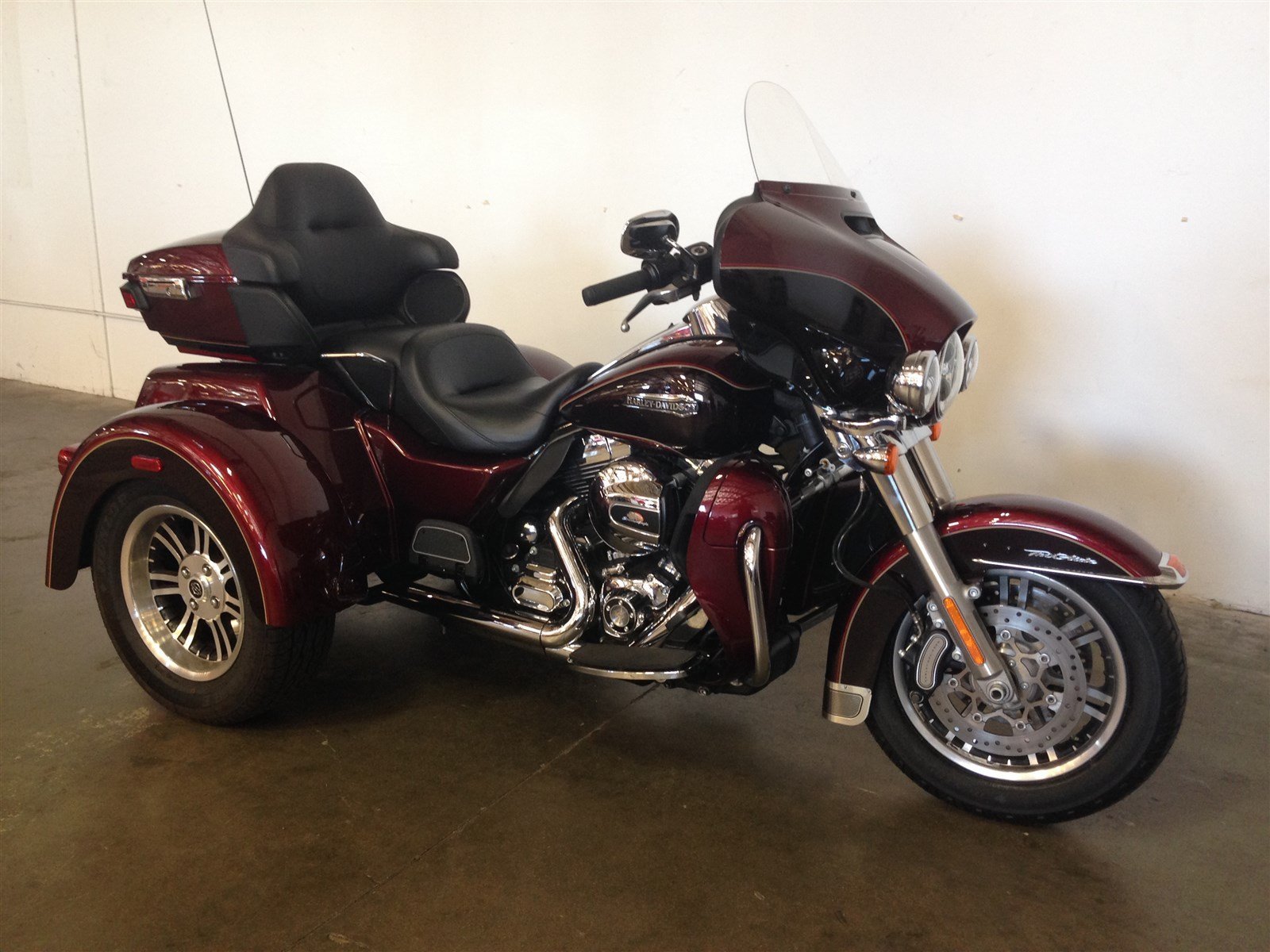 Pre-Owned 2014 Harley-Davidson Trike Tri Glide Ultra Classic FLHTCUTG ...