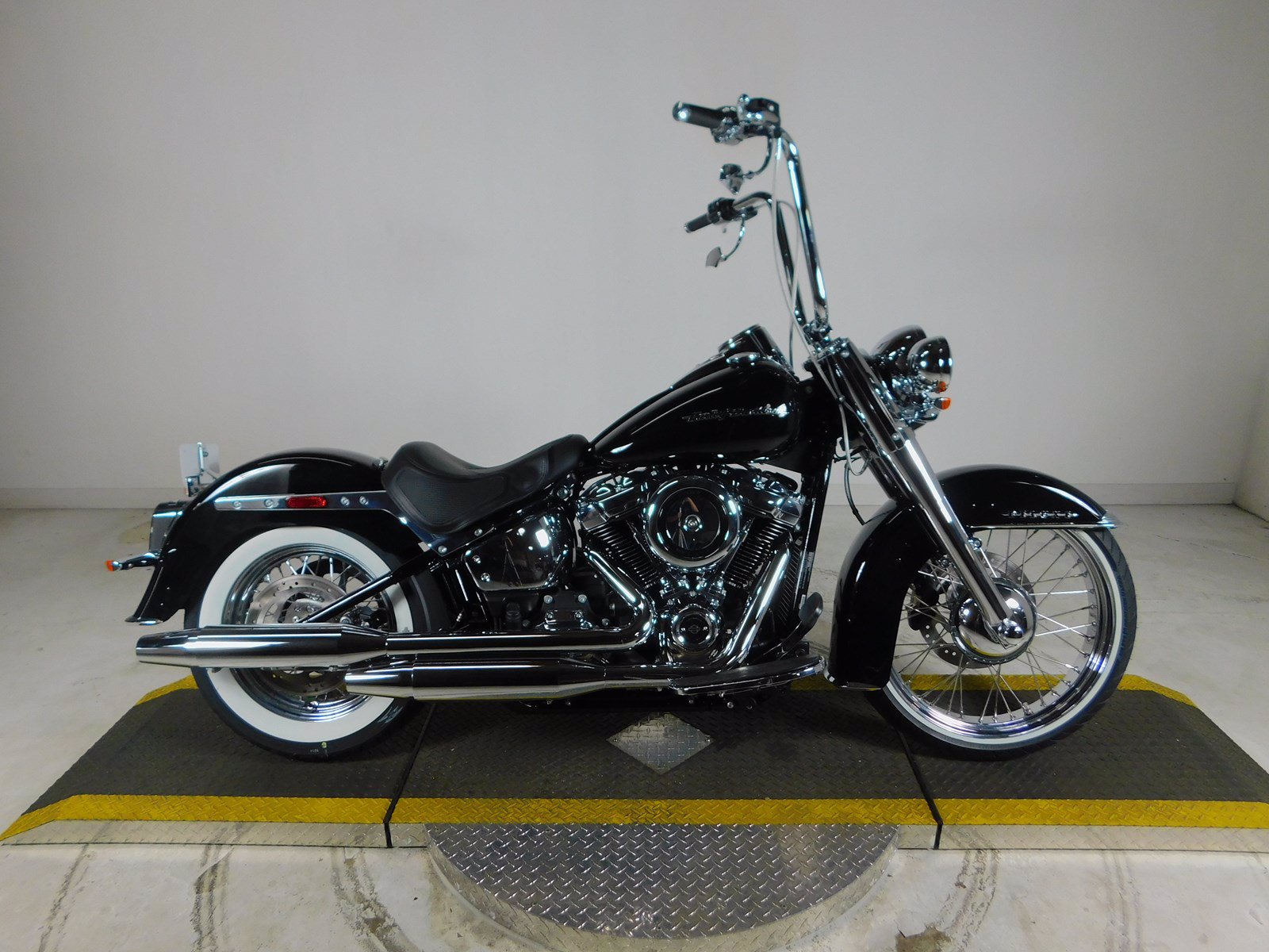 New 2019 Harley Davidson Softail Deluxe FLDE Softail in 