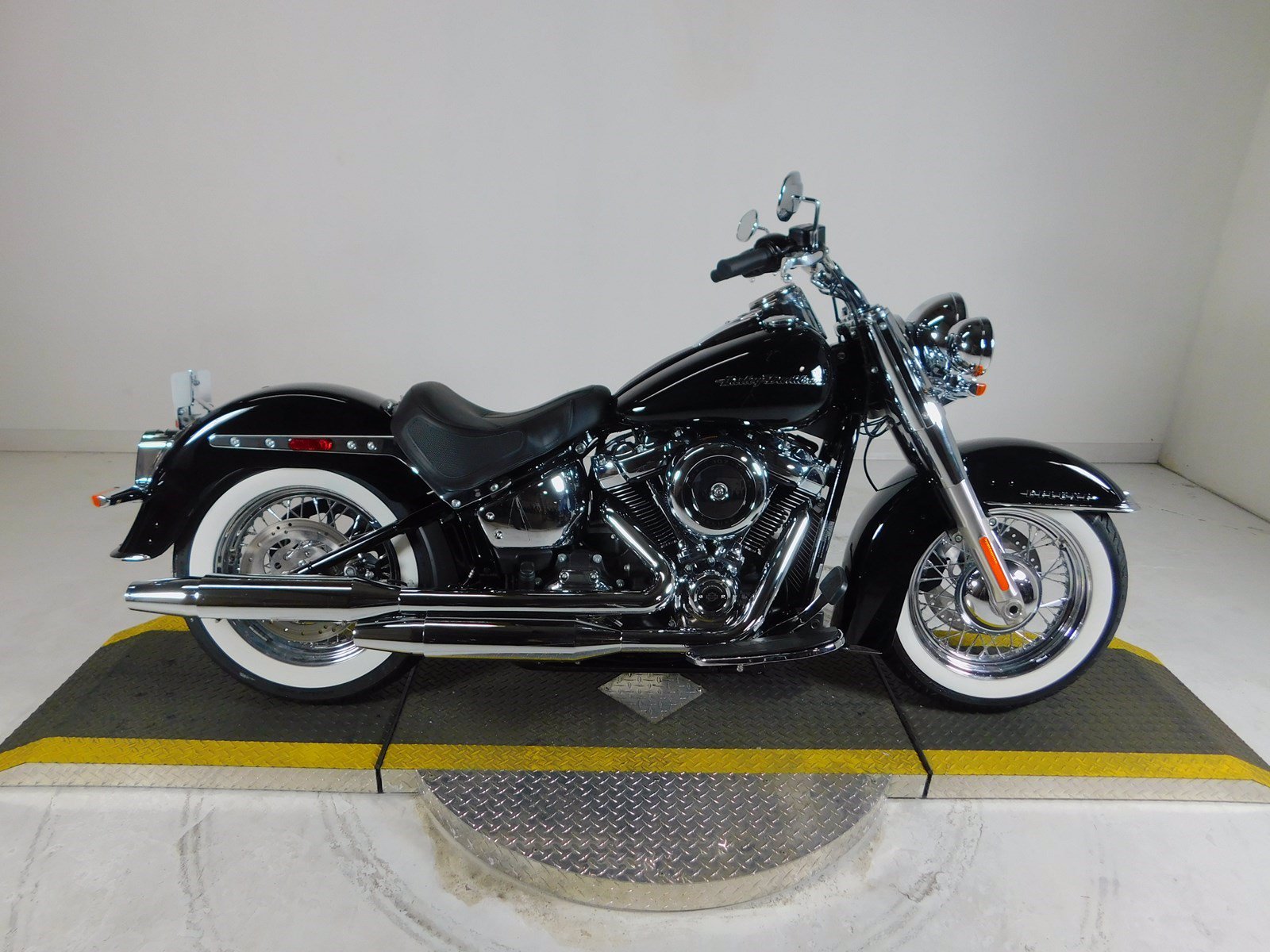 54 Harley Davidson Deluxe 2019 Review Konsep Terbaru