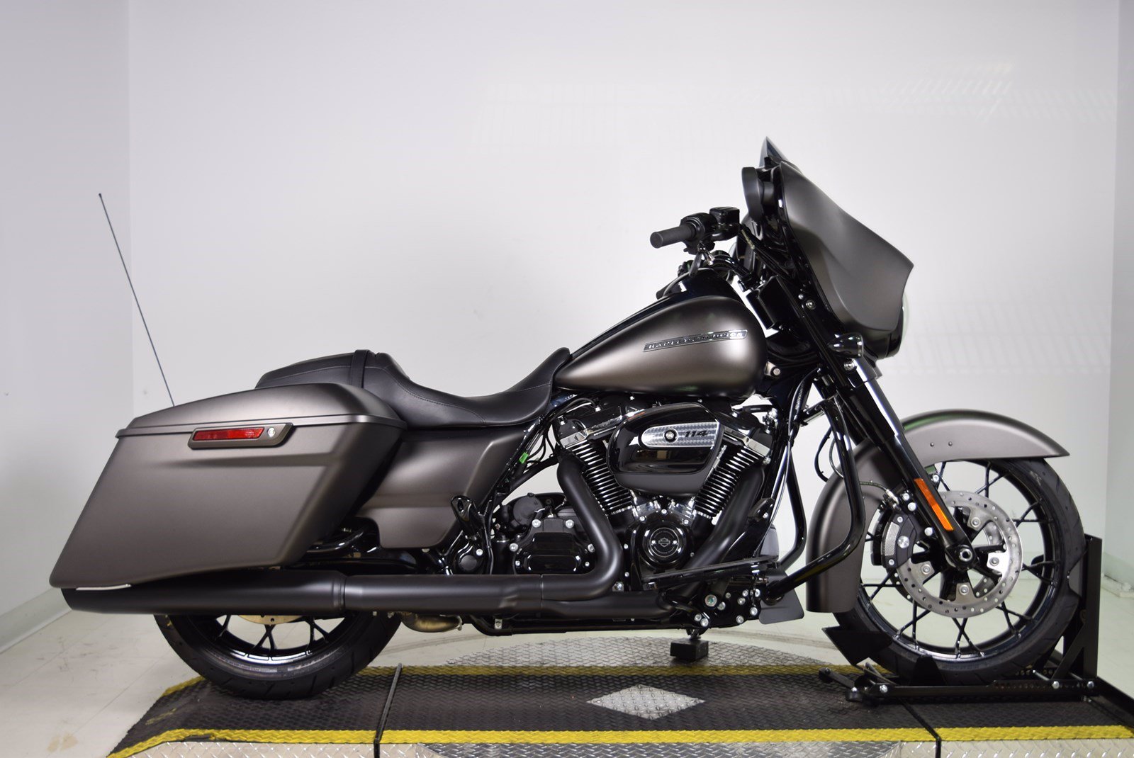 hard saddlebags for dyna